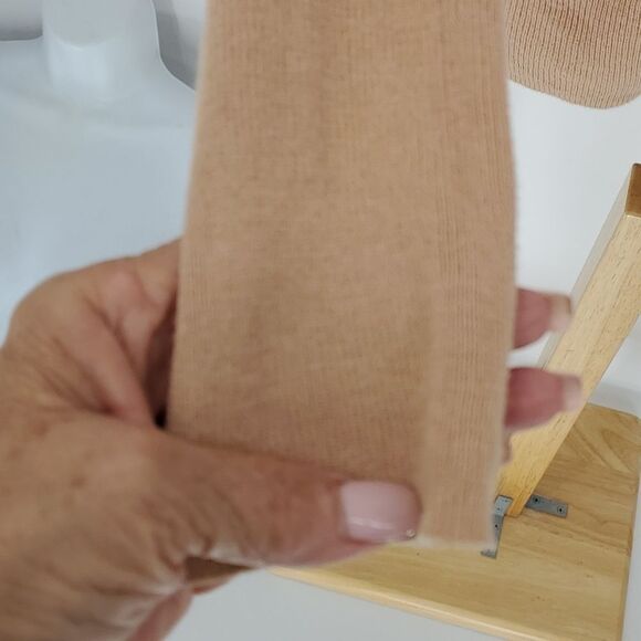 Simply Vera Vera Wang's lightweight sweater. Oversized, small. - Picture 4 of 11